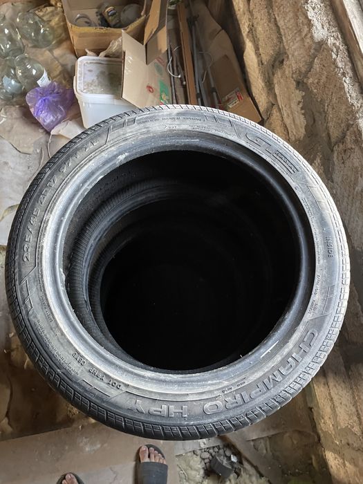 Покрышка R17 в хорошом