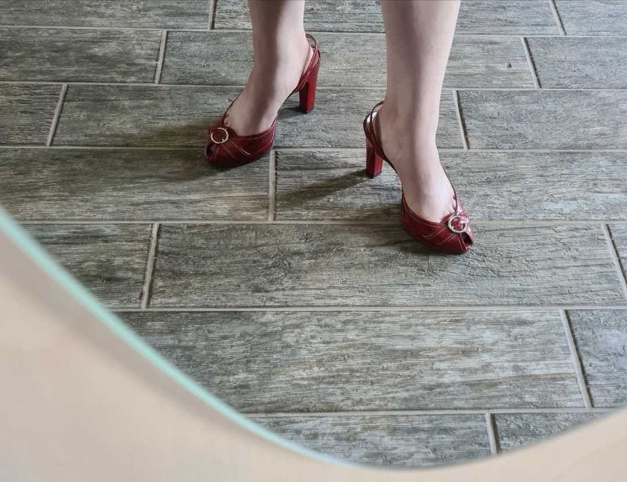 Sandale/ Pantofi cu toc rosii marimea 38, 25 cm interiori