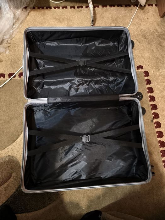 Чемодан серый 9000тг