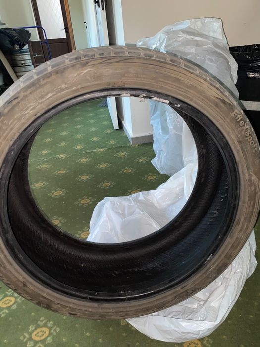 Шины 245/40/20 продам срочно