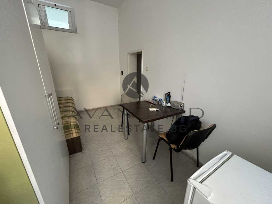Продава се Магазин в Пловдив, Център - 25 кв.м за 1120 €/кв.м - Снимка #1
