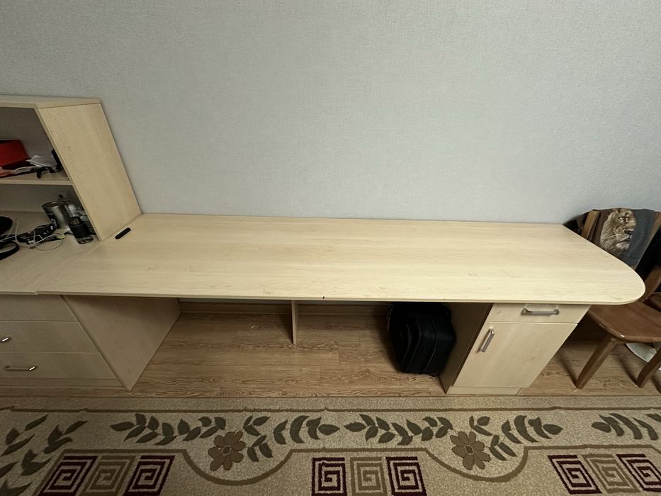 Рабочий стол с  2 тумбочками