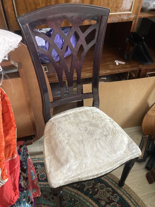 Мебель на фото, домбра, коврик