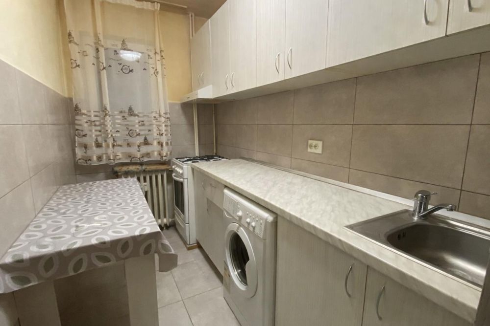 Vind apartament 3 camere