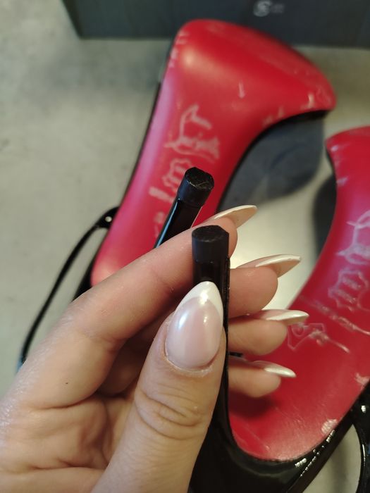Дамски черни обувки на ток Christian Louboutin