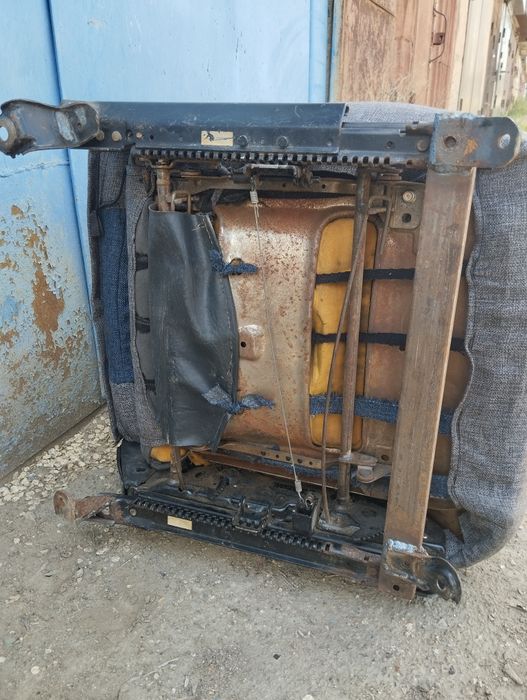 Передние сиденья на авто