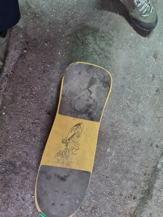 Vând  skateboard  cu 4 roti