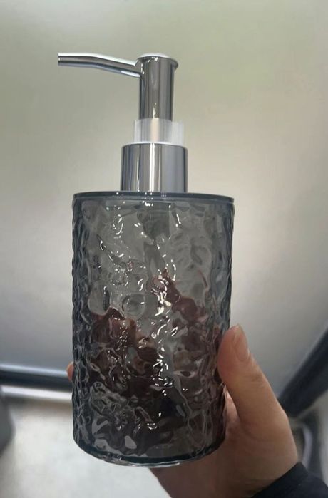 Дозатор для моющего средства.