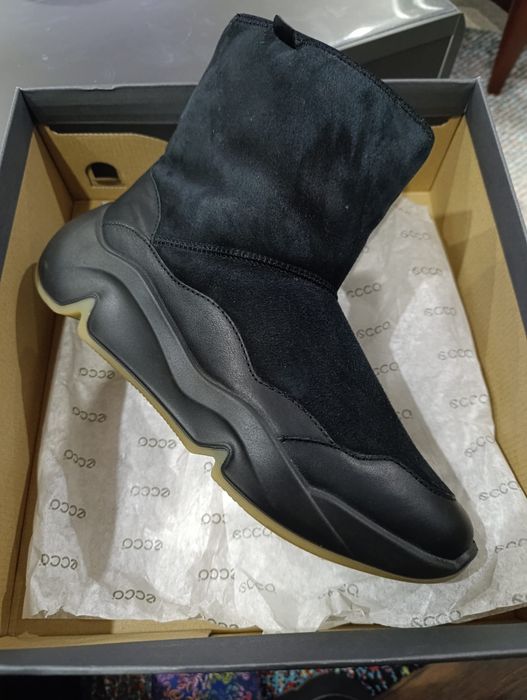 Vând ghete îmblănite  din piele nubuc,,ECCO"