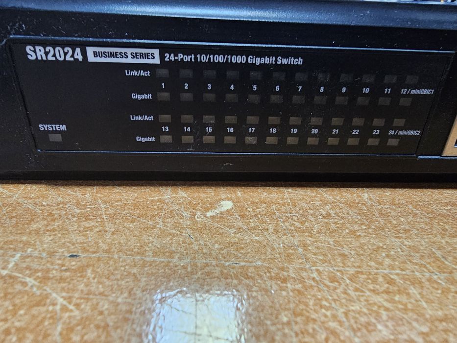 Linksys SR2024 24-Port 10/100/1000 Gigabit Switch