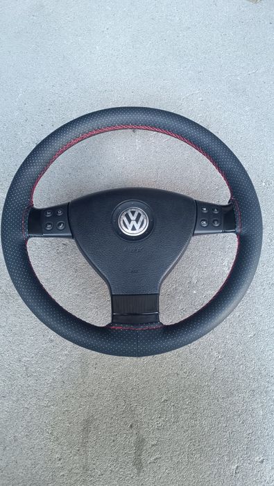 Продавам Мултиволан и други волани от Голф 5 стават и за други коли