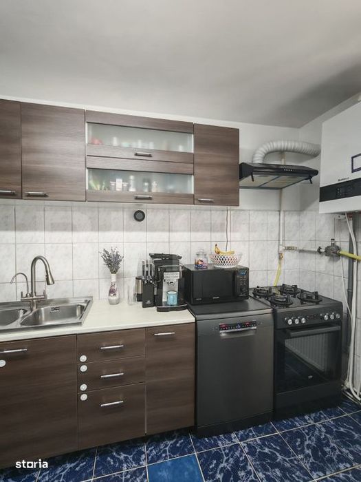 Apartament cu 4 camere, decomandat, 75 mp, zona Parcul Teilor