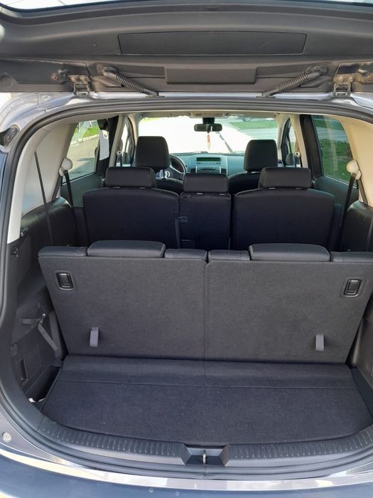 Vând  mazda 5  benzină