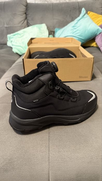 Incaltaminte impermeabila de drumetie Halti