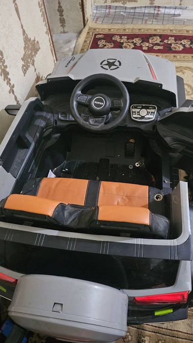 Bolalar moshinasi sotiladi srochna 
Xolati yaxshi  zaryadka hamma joyi