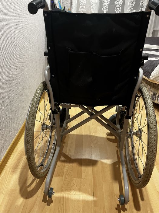 Продам инвалидную коляску