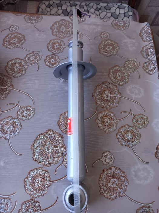 Стойка амортизатора