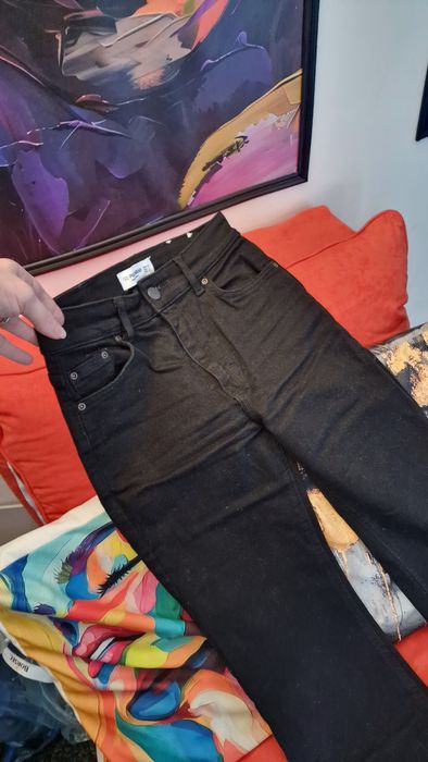 Jeansi evazati, Pull&bear