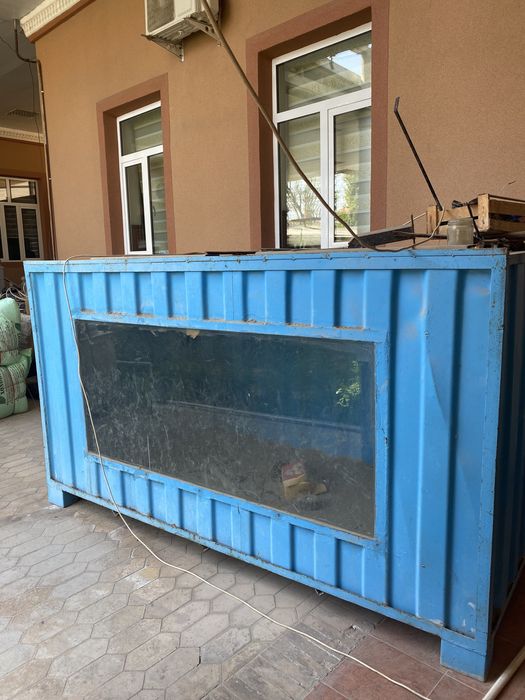 Аквариум для продажи живой рыбы