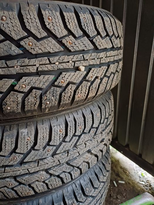 Продам зимнюю резину вместе с дисками