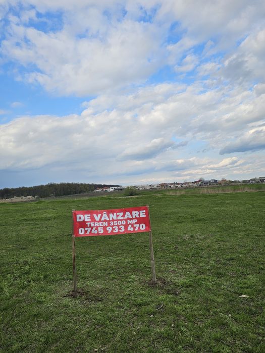 Vând teren amplasat   pe  malul lacului   Mogoșoaia