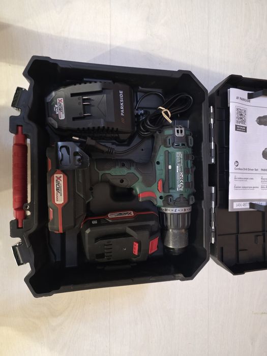 Parkside -пробивен винтоверт с 2 батерий и зарядно