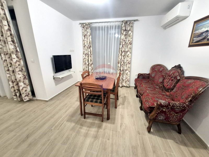 Дава се под наем Двустаен апартамент в Варна, Спортна зала - 58 кв.м за 500 € - Снимка #2