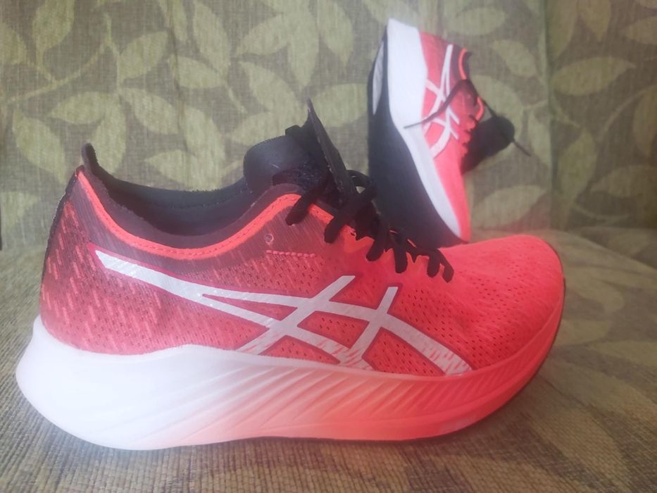 Маратонки  Asics magic speed