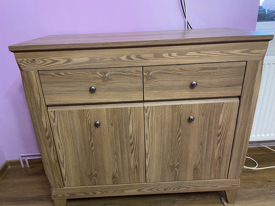 Dulap modern cu usi glisante si comoda