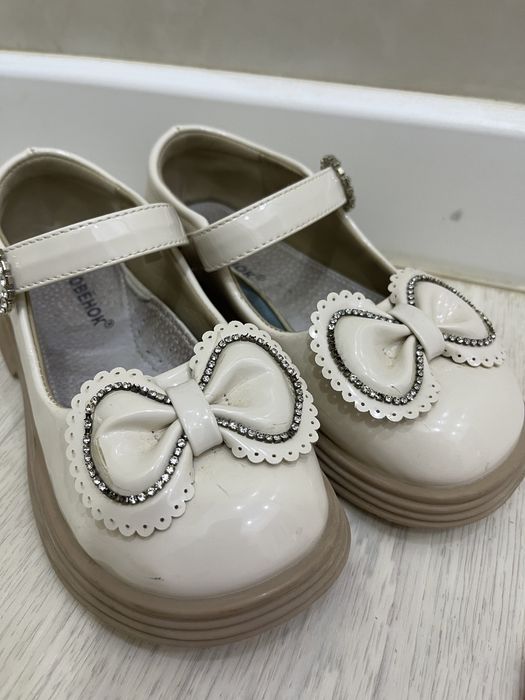 Продается обувь для девочек