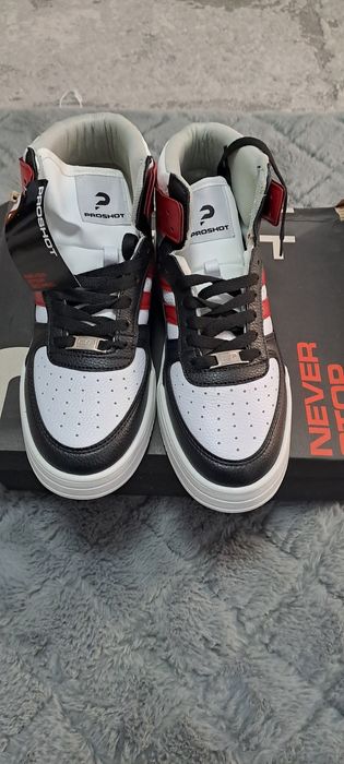 Vând ghete mărimea 41