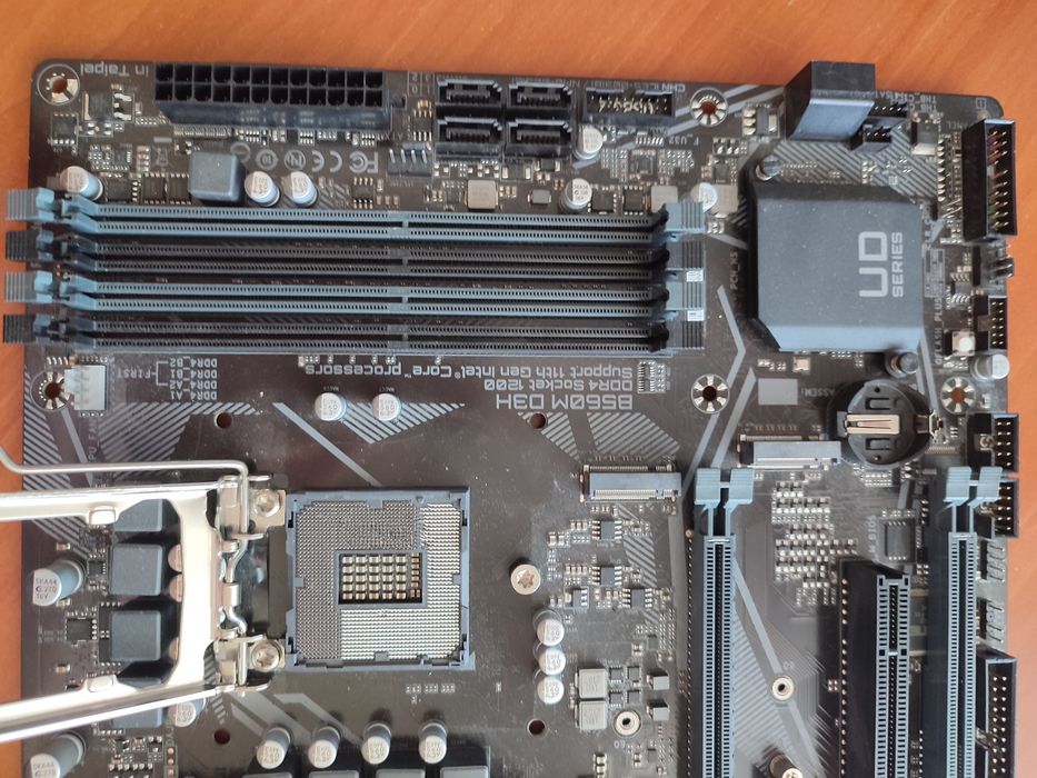 Gigabyte B560M socket 1200