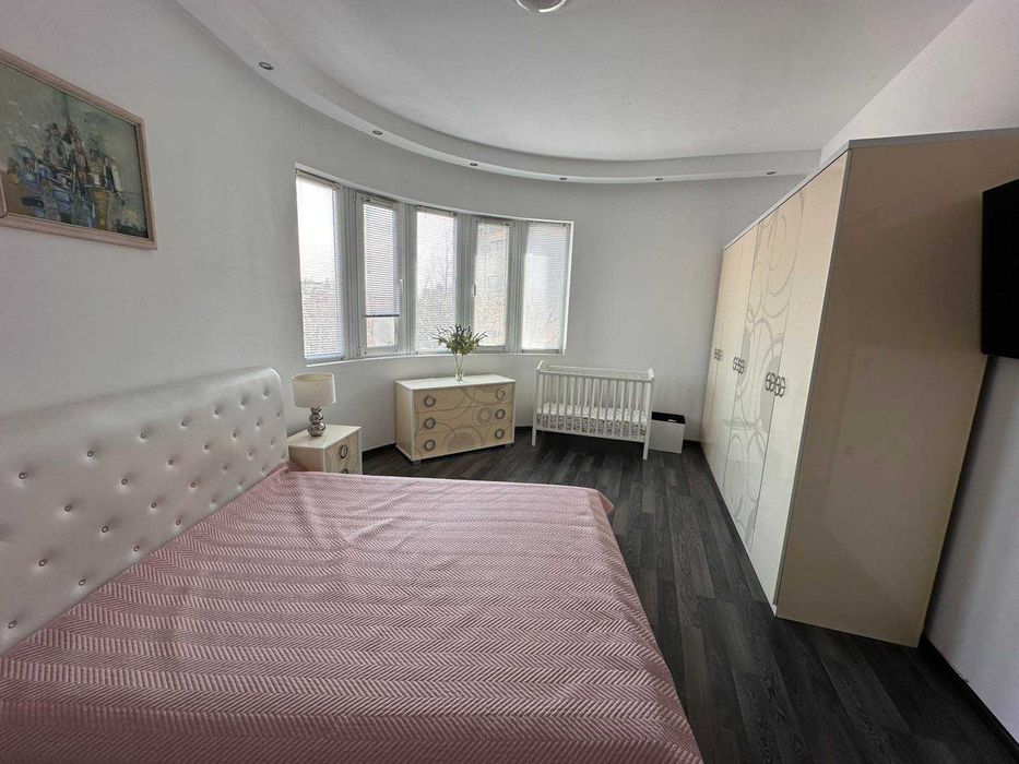 Тристаен апартамент - до хотел Черно море , пл. Севастопол