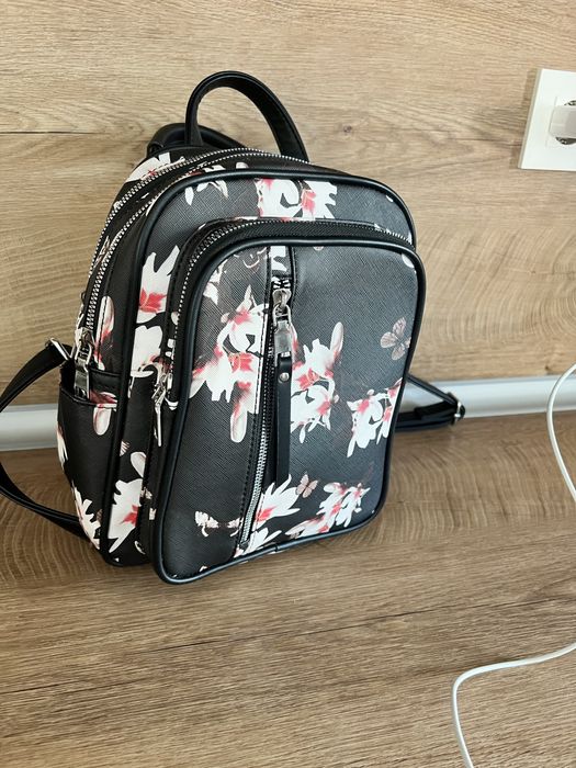 Дамска раница