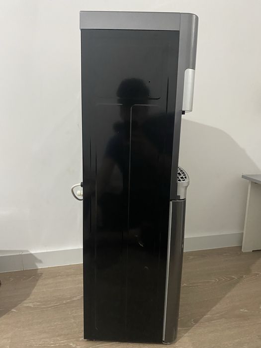 Кулер вода диспансер