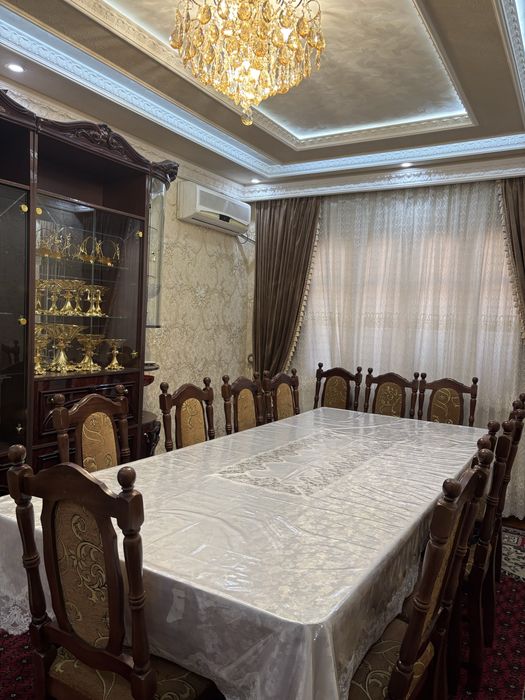 стенка и стол стулья (классика) в хорошем состоянии