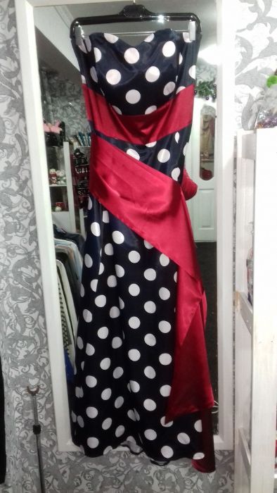 Женское вечернее платье.