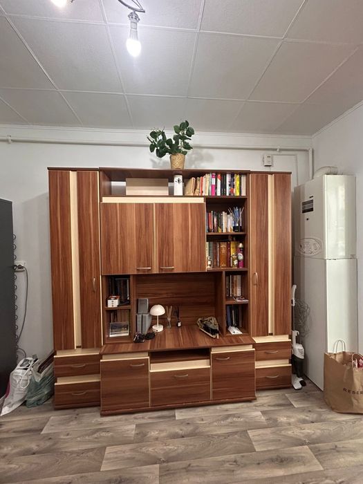 Mobila tip biblioteca