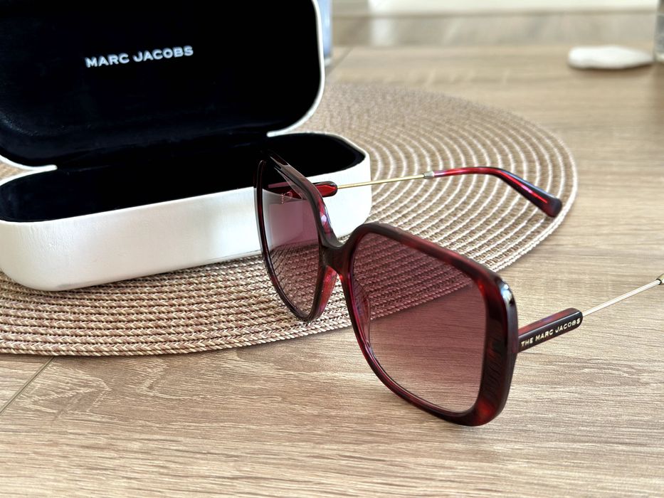 Дамски слънчеви очила Marc Jacobs в червено