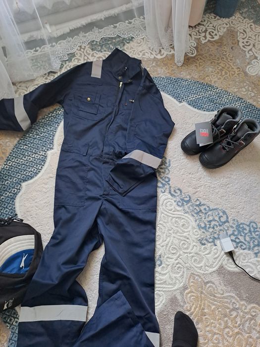 Продаётся спецодежда комбенизон спецобувь