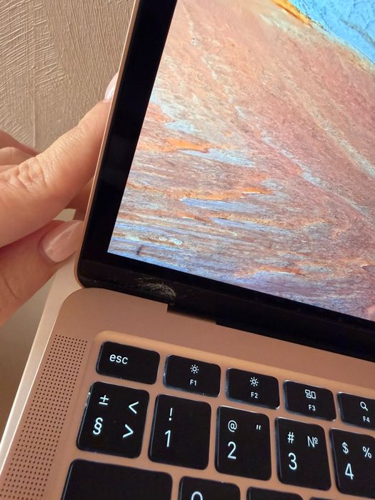 MacBook Air 13 / M1 / 8 GB / 256 GB / 93%