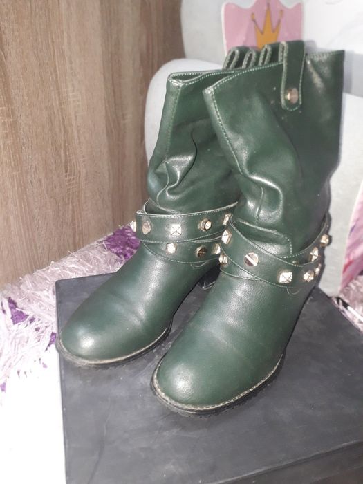 Продам Демисизонную обувь.