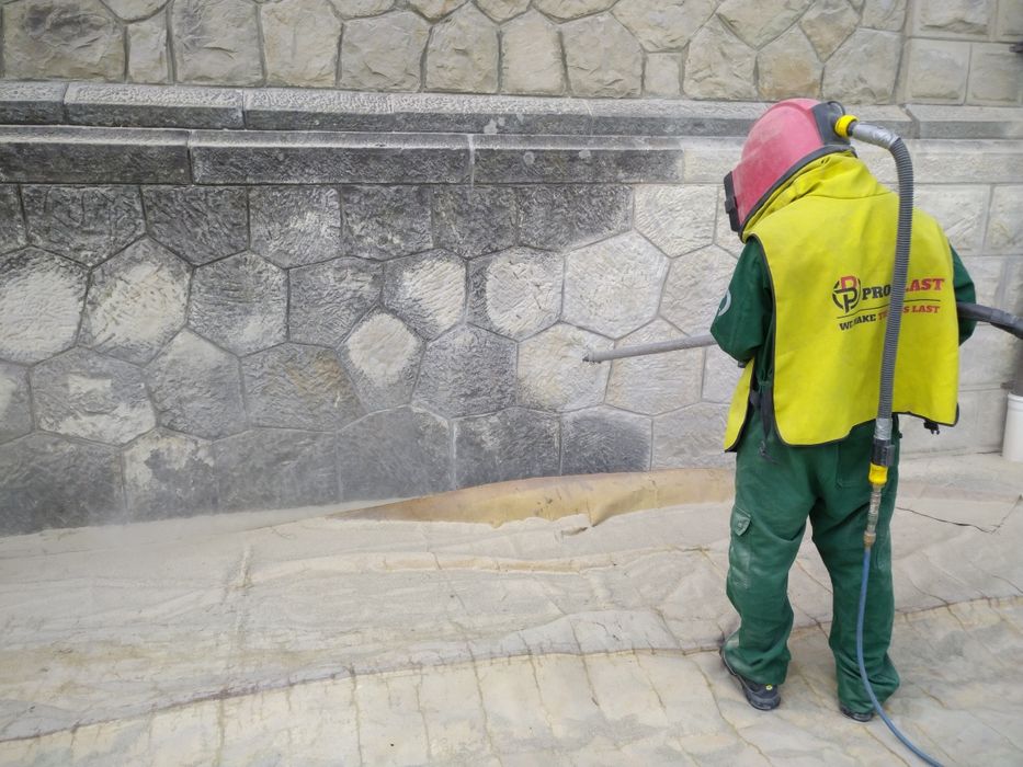 Sablare, tratare și vopsire profesională lemn, piatră, cărămidă