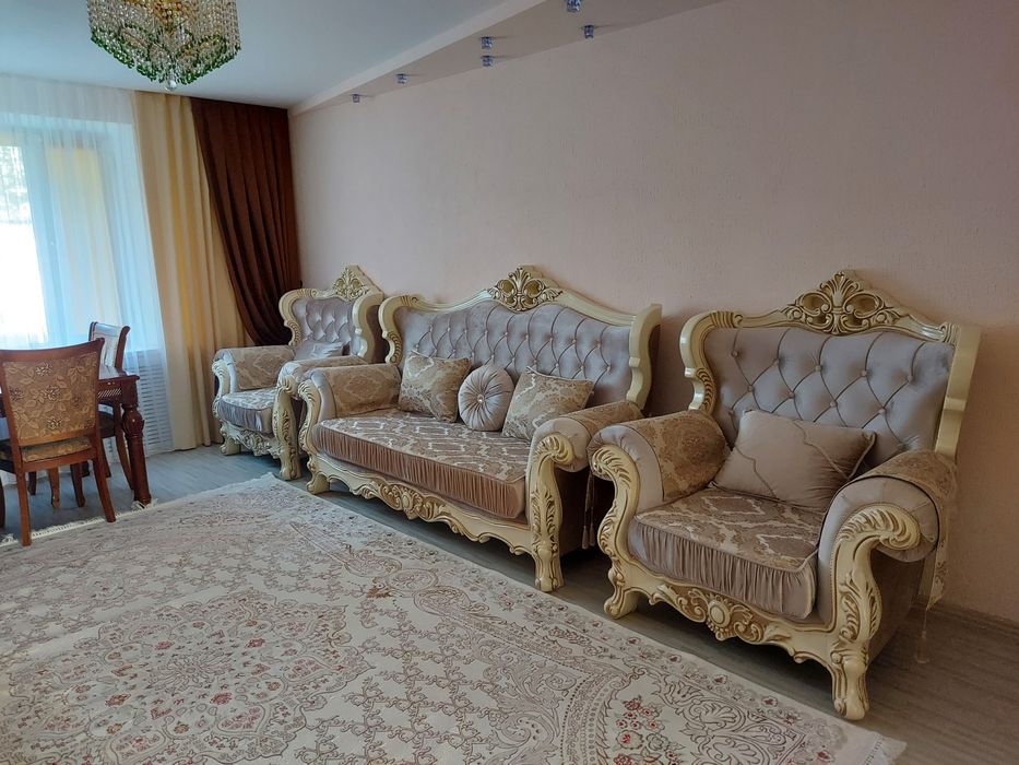 Продам диван с креслами