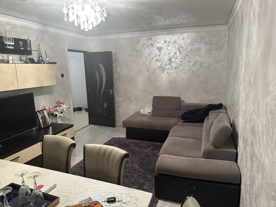 Vand Apartament cu 3 camere