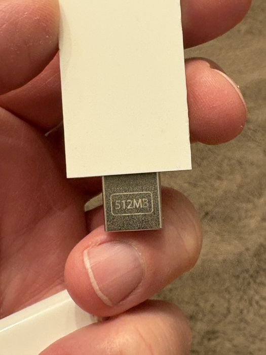 Apple Ipod Shuffle 1 gen A1112, stare foarte buna, casti originale plus o pereche noi