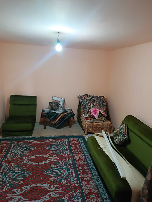 casa de vinzare in com Floresti,sat.Catina,jud Prahova,4camere,gaze,apa,canalizare ,1450mp pe str principala nu are baie,15 km  MORENI,15km CAMPINA,