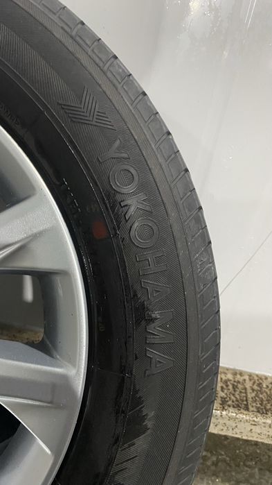 Продам одно колесо оригинал в комплекте