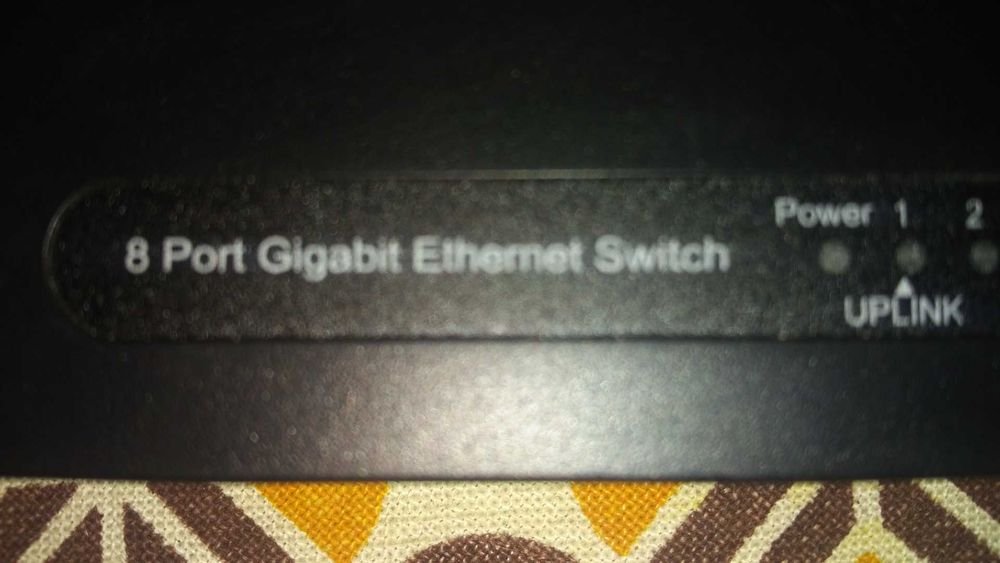 8 портов Суич за връзка с интернет