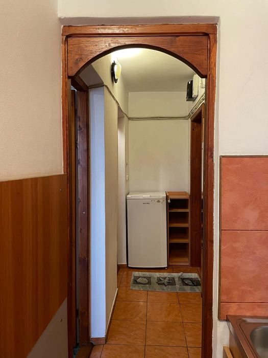 Persoană fizică închiriez garsonieră confort 1
